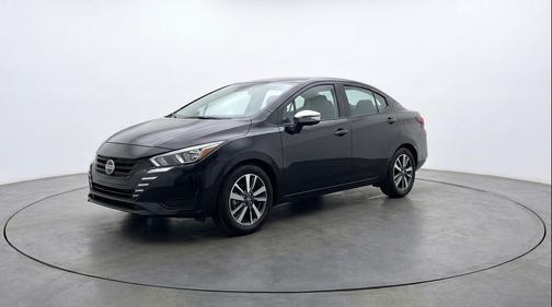 Super Black 2025 Nissan Versa 1.6 SV