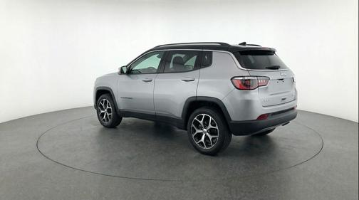 Silver Zynith Metallic Clearcoat 2025 Jeep Compass Limited