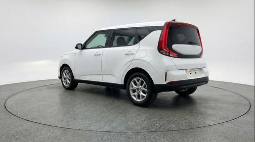 Snow White Pearl 2025 Kia Soul LX