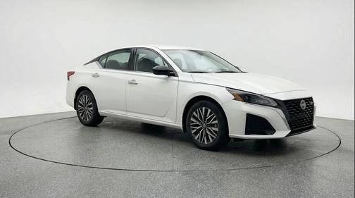 Glacier White 2025 Nissan Altima SV FWD