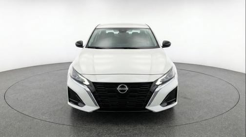 Glacier White 2025 Nissan Altima SV FWD