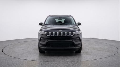 Diamond Black Crystal Pearlcoat 2025 Jeep Compass Latitude