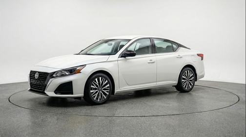 Glacier White 2025 Nissan Altima SV FWD
