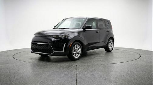 Fusion Black 2025 Kia Soul LX