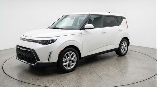 Snow White Pearl 2025 Kia Soul LX