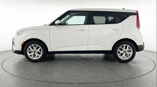 Snow White Pearl 2025 Kia Soul LX