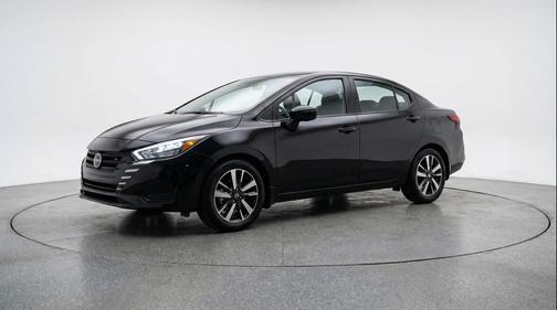 Super Black 2025 Nissan Versa 1.6 SV