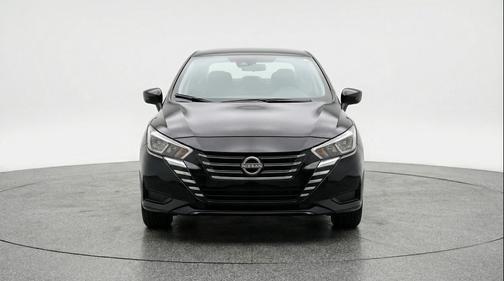 Super Black 2025 Nissan Versa 1.6 SV