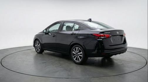 Super Black 2025 Nissan Versa 1.6 SV