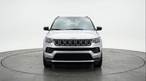 Silver Zynith Metallic Clearcoat 2025 Jeep Compass Limited