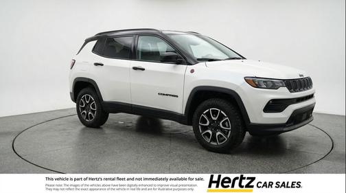 Silver Zynith Metallic Clearcoat 2025 Jeep Compass Trailhawk