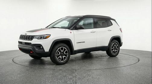 Silver Zynith Metallic Clearcoat 2025 Jeep Compass Trailhawk