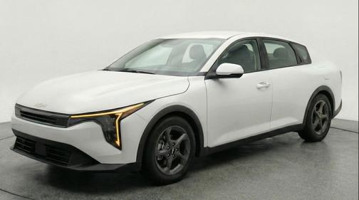 Snow White Pearl 2025 Kia K4 LXS