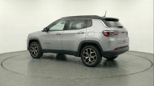 Silver Zynith Metallic Clearcoat 2025 Jeep Compass Limited