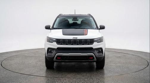 Bright White Clearcoat 2025 Jeep Compass Trailhawk