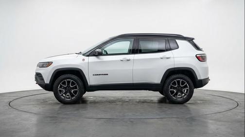 Bright White Clearcoat 2025 Jeep Compass Trailhawk
