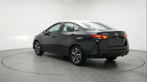 Super Black 2025 Nissan Versa 1.6 SV