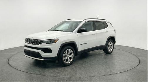 Bright White Clearcoat 2025 Jeep Compass Latitude
