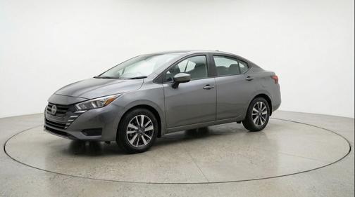 Gun Metallic 2025 Nissan Versa 1.6 SV