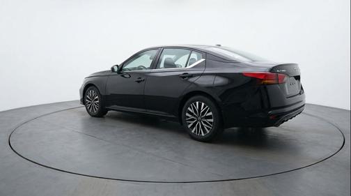 Super Black 2025 Nissan Altima SV FWD