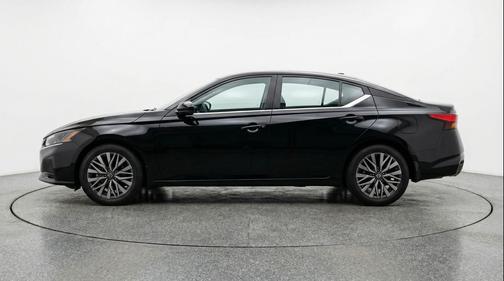Super Black 2025 Nissan Altima SV FWD