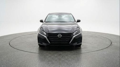 Super Black 2025 Nissan Altima SV FWD