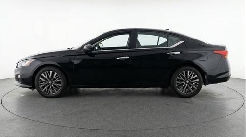 Super Black 2025 Nissan Altima SV FWD