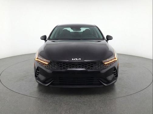 Aurora Black Pearl 2025 Kia K4 LXS