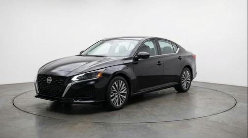 Super Black 2025 Nissan Altima SV FWD