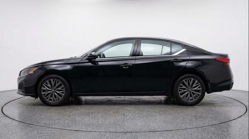 Super Black 2025 Nissan Altima SV FWD