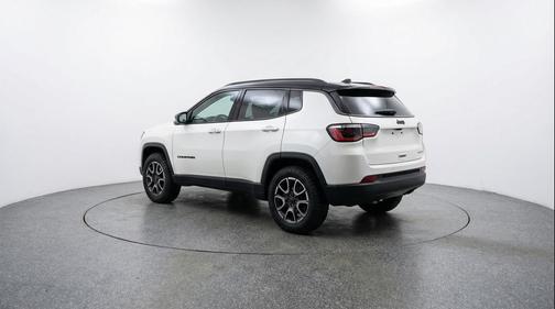 Bright White Clearcoat 2025 Jeep Compass Trailhawk