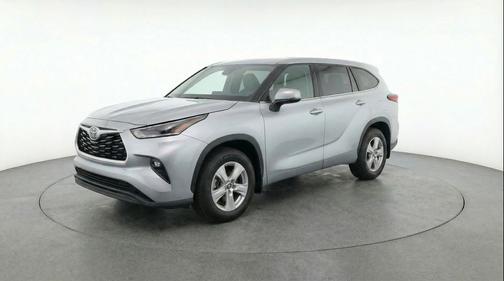 Celestial Silver Metallic 2025 Toyota Highlander LE