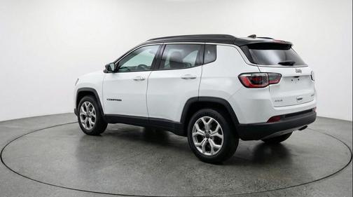 Bright White Clearcoat 2025 Jeep Compass Latitude