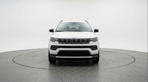 Bright White Clearcoat 2025 Jeep Compass Latitude