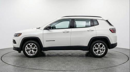 Bright White Clearcoat 2025 Jeep Compass Latitude