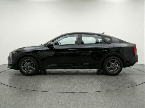 Aurora Black Pearl 2025 Kia K4 LXS