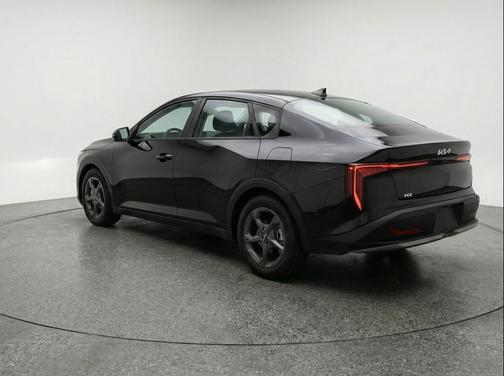Aurora Black Pearl 2025 Kia K4 LXS