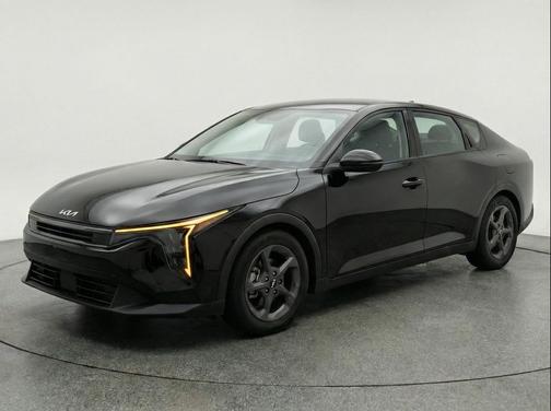 Aurora Black Pearl 2025 Kia K4 LXS