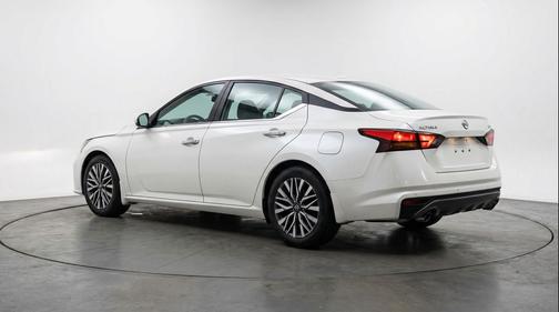 Glacier White 2025 Nissan Altima SV FWD