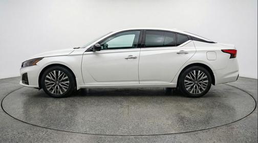 Glacier White 2025 Nissan Altima SV FWD