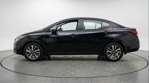 Super Black 2025 Nissan Versa 1.6 SV