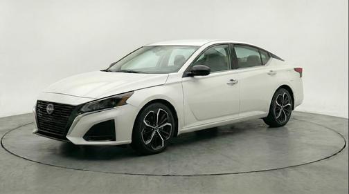 Glacier White 2025 Nissan Altima SR FWD