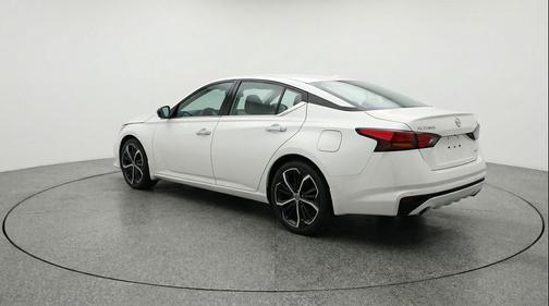 Glacier White 2025 Nissan Altima SR FWD