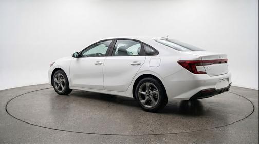 Snow White Pearl 2025 Kia K4 LXS