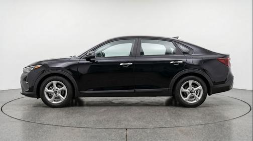 Aurora Black Pearl 2025 Kia K4 LXS