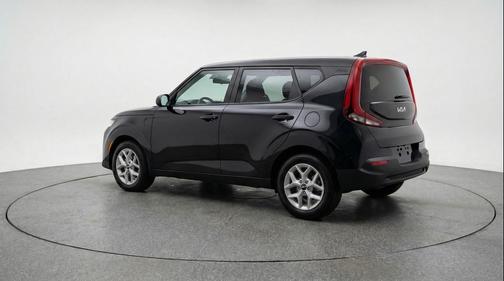Fusion Black 2025 Kia Soul LX