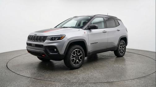 Silver Zynith Metallic Clearcoat 2025 Jeep Compass Trailhawk