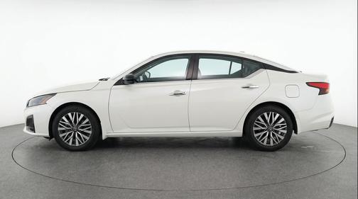 Glacier White 2025 Nissan Altima SV FWD