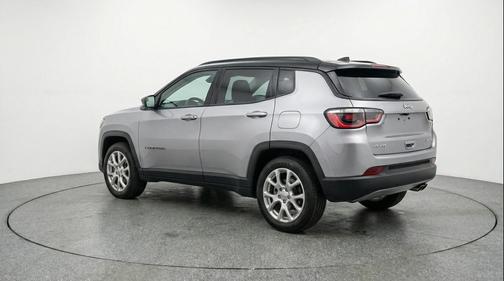 Silver Zynith Metallic Clearcoat 2025 Jeep Compass Limited