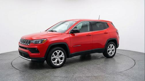 Red Hot Pearlcoat 2025 Jeep Compass Latitude